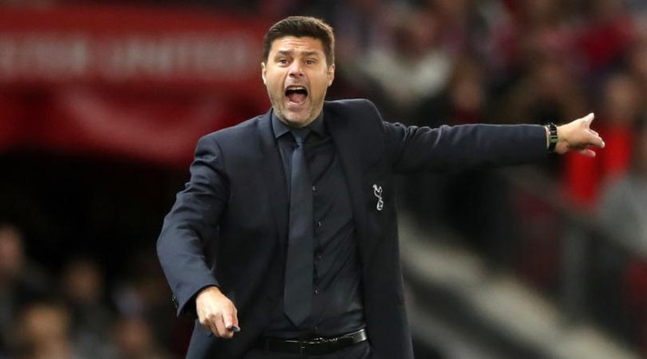 Trước màn khởi đầu tệ hại, BLĐ Man Utd đã tính tới phương án bổ nhiệm Mauricio Pochettino thay thế Solskjaer. Nhưng theo Sunday Express, nhà cầm quân người Argentina sẽ phải đền bù 12,5 triệu bảng cho Tottenham nếu đồng ý tới 1 CLB Premier League khác ngay trước khi mùa giải này kết thúc.