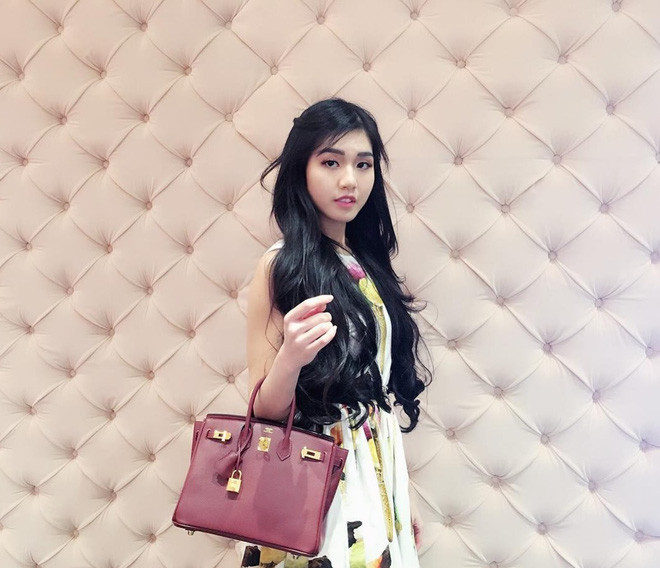 Nhìn cuộc sống của Tiểu Giang mà nhiều người phải ngưỡng mộ và cho rằng cho dù có bố mẹ giàu nhưng cô nàng này thuộc tuýp người không thích dựa dẫm.