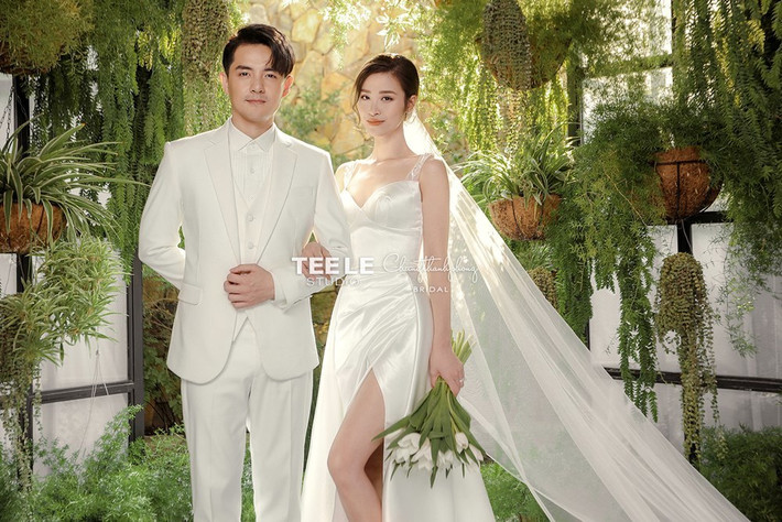 Ngay từ bây giờ, nhiều dân mạng chờ đón đám cưới thế kỉ này diễn ra tại Phú Quốc vào ngày 9/11 tới Ông Cao Thắng và Đông Nhi.