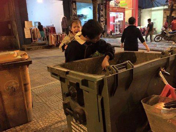 Thế mới thấy tình cảm cha con thiêng liêng và cao cả đến thế nào. Dù nghèo khó nhưng họ vẫn luôn làm những điều tốt nhất cho đứa con của mình.