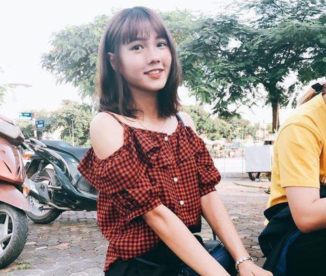 Thanh Huyền trung thành với gu thời trang nhẹ nhàng với váy áo đơn giản. Với làn da trắng sẵn, cô nàng chỉ cần trang điểm đơn giản tô thêm chút son khiến bao chàng trai mất hồn.