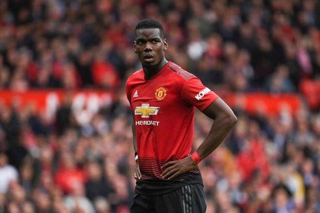 Tờ AS cho hay, Pogba đã có mặt ở Turin và tiến gần hơn đến việc trở lại khoác áo Juventus. Cụ thể, tiền vệ số 6 đang tham gia buổi tiệc sinh nhật của người bạn, Barzagli. Đồng thời, nhân cơ hội này, tuyển thủ 26 tuổi cũng bàn thảo tương lai cùng đội bóng cũ. Pogba được cho rằng đã đồng ý với tân HLV Sarri một lần nữa phục vụ "Lão bà".