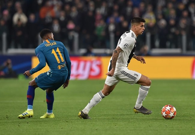 Chuyển nhượng bóng đá mới nhất từ Calcio, HLV Maurizio Sarri bật đèn xanh cho hậu vệ Joao Cancelo ra đi ngay trong kì chuyển nhượng mùa Hè này.