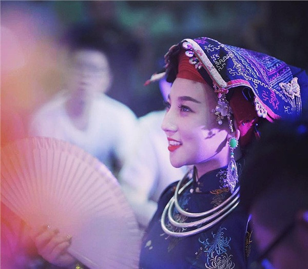 Hoàng Hà Trang là cô đồng Hà thành từng gây sốt MXH cách đây gần 4 năm. Vẻ đẹp thanh tú, gương mặt bầu bĩnh của cô được rất nhiều người khen ngợi.