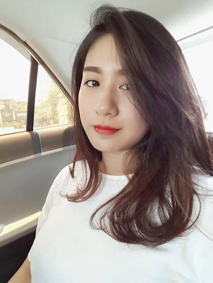 Tình cờ xuất hiện trong vlog của anh trai HuyMe, Trang Lou gây chú ý với gương mặt dễ thương.