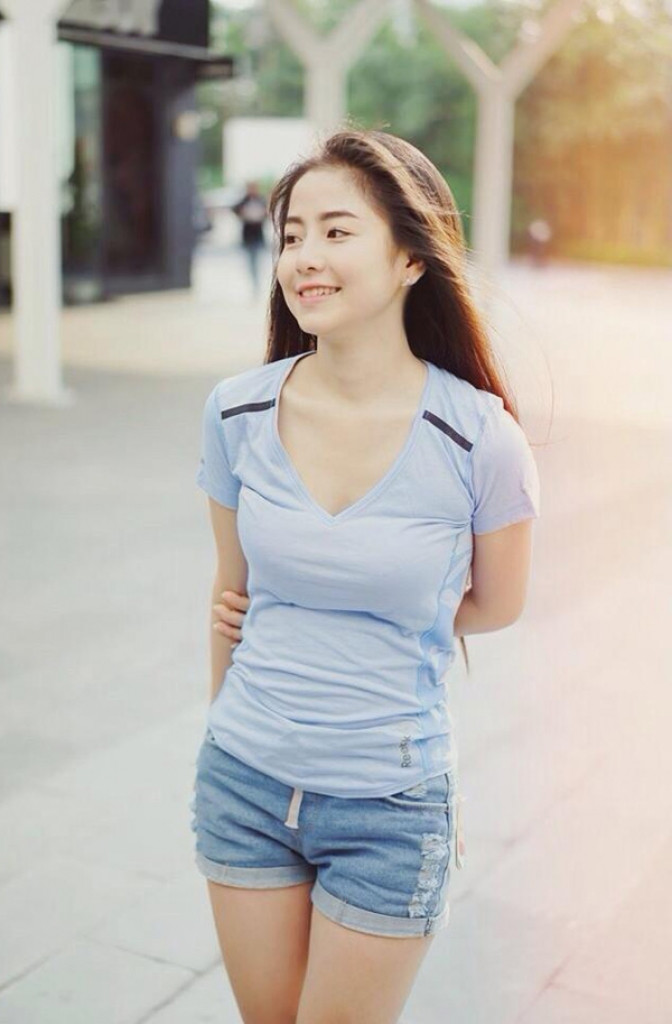Nam Thương sở hữu vẻ đẹp dễ thương, xinh xắn, nụ cười tỏa nắng và đôi mắt khiến người đối diện nhìn không biết chán.
