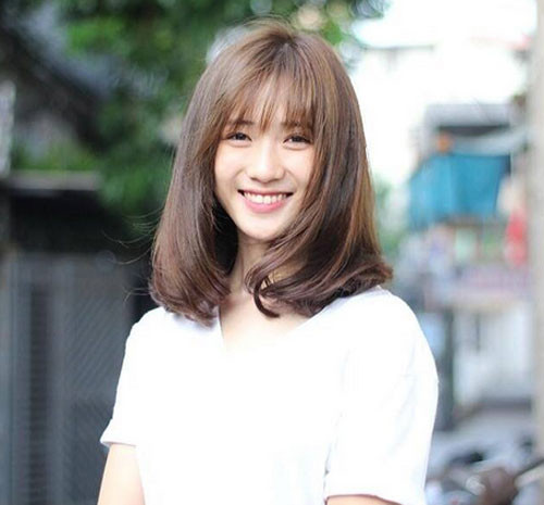 Trước khi được nhiều người biết tới là vợ của Justa Tee, Trâm Anh được nhiều người biết tới với biệt danh hot girl mặt mộc khi có những bức ảnh dù không trang điểm vẫn cực xinh đẹp.