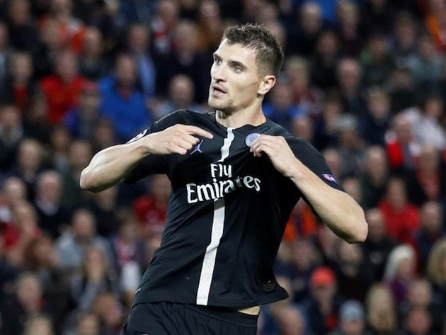 Theo Calciomercato gần đây, Juventus đang có âm mưu cướp đi cầu thủ rất tài năng từ PSG là Thomas Meunier. Hậu vệ người Bỉ sẽ hết hạn hợp đồng với nhà ĐKVĐ Ligue 1 vào mùa hè tới và Bianconeri đang xem xét một động thái cho cầu thủ này.