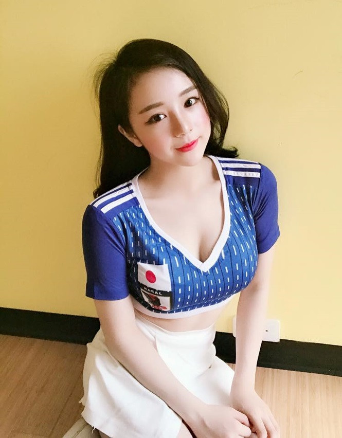 Sau khi đăng tải clip nhảy phản cảm trên bàn được thời gian ngắn, Thủy Tiên đã nhận được hơn 7.000 lượt xem và hơn 4.000 lượt bình luận, trong đó hầu hết ý kiến đều chỉ trích hành động khó ưa này.