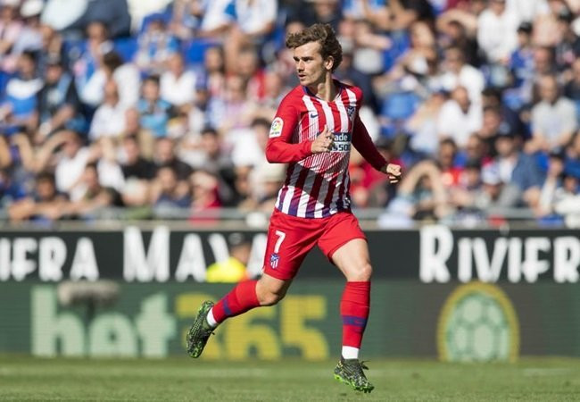 Theo L'Equipe, Antoine Griezmann đã đồng ý bản hợp đồng có thời hạn 5 năm với Barca. Bên cạnh đó, anh sẽ hưởng mức lương 17 triệu euro mỗi mùa. Tuy nhiên, Manchester City là đội bóng mới nhất gia nhập cuộc đua giành chữ kí của cầu thủ người Pháp.