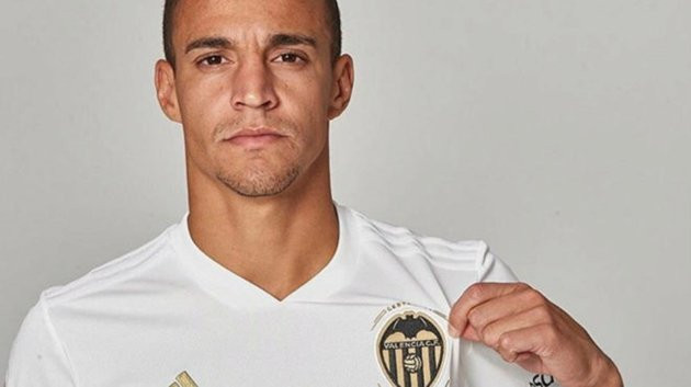 Theo nguồn tin từ tờ Diario Sport, phía Barcelona đang trong quá trình tiến hành thương thảo với đương kim vô địch Copa del Rey, Valencia về việc chiêu mộ ngôi sao người Tây Ban Nha, Rodrigo Moreno.