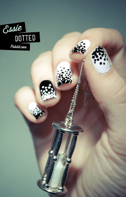 Thậm chí, trong những ngày cận Tết để làm được những bộ nail đẹp thì các chị em có khi phải ngồi chờ 5-6 tiếng là chuyện rất bình thường.