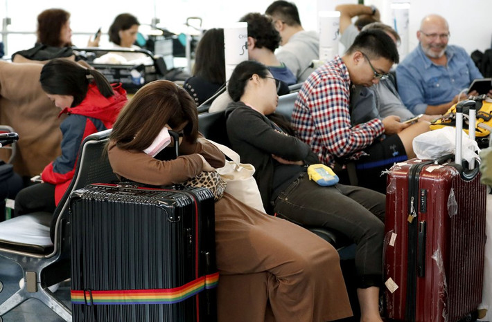 Hai trận đấu bóng bầu dục trong khuôn khổ World Cup cùng các buổi hòa nhạc và sự kiện khác trong khu vực đã bị hủy bỏ. Khoảng 1.600 chuyến bay bị hoãn và đường sắt cũng dừng hoạt động để tránh bão. Các nhà chức trách khuyến cáo người dân nên ở trong nhà. Khoảng 17.000 sĩ quan cảnh sát và quân đội đã được triển khai sẵn sàng cho công tác cứu hộ.
