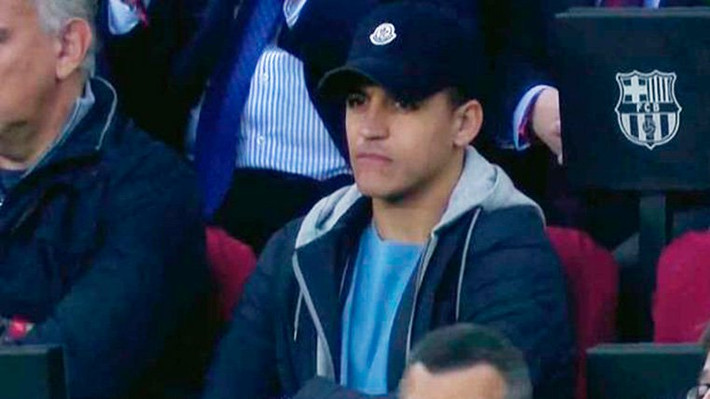 Mới đây, Sanchez đã bị phát hiện trở lại Tây Ban Nha để theo dõi Barcelona thi đấu. Trong khi đó MU cũng đang tìm cách chiêu mộ Coutinho, và có thể Quỷ Đỏ sẽ gán Sanchez như một phần trong đề nghị đổi lấy cựu tiền vệ của Liverpool trong tương lai.