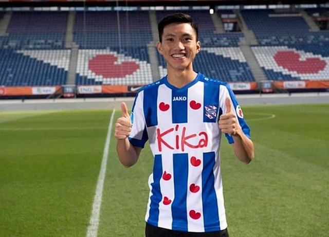 Buổi tập đầu tiên diễn ra trong bầu không khí vô cùng thoải mái. Văn Hậu và Halilovic tập với bài chạy quanh sân và sau đó là giãn cơ. Tuyển thủ Việt Nam cho thấy sự phấn chấn của mình ở môi trường mới.
