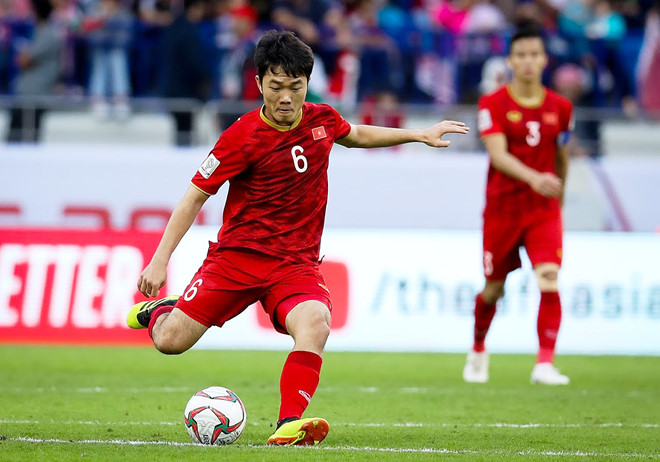Nếu như ở Asian Cup, Xuân Trường là người bị chỉ trích khá nhiều thì trong màu áo của Buriram United, chàng tiền vệ này lại thể hiện được mình qua những pha phát động tấn công mẫu mực và đó là điều mà NHM cũng như BHL ĐTQG Việt Nam đang chờ đợi rất nhiều.