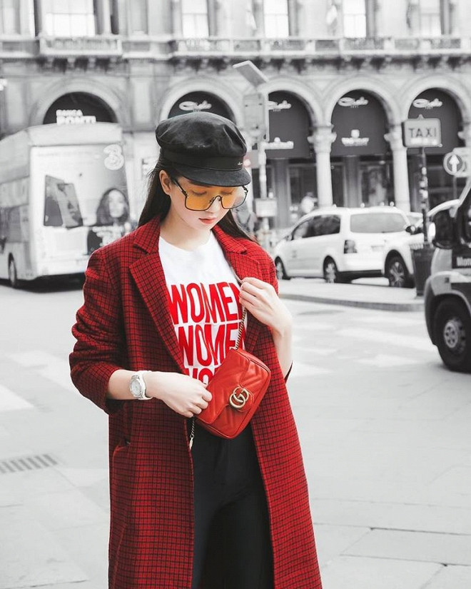 Chứng kiến những hình ảnh của Ngọc Trinh, nhiều dân mạng không tiếc lời khen ngợi nhưng cũng có một số cho rằng, "nữ hoàng nội y" này đang cố khoe khoang sự giàu có và xa xỉ của mình.