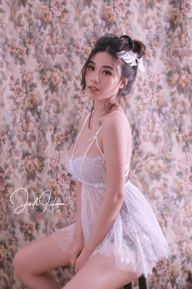 Mới đây, Linh Miu (Vũ Mỹ Linh) liên tục gây chú ý khi xuất hiện trong các sitcom và phim ngắn hấp dẫn. Cùng với " Lan Quế Phường" bản Việt, người đẹp còn tự sản xuất bộ phim "Cô gái mù" nhận được nhiều lời khen ngợi của đông đảo khán giả.