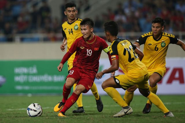 Khép lại 1 ngày thi đấu nhàn nhã và thành công, phút 90' U23 Việt Nam lại được hưởng 11m sau khi Hoàng Đức bị phạm lỗi trong vòng cấm. Trên chấm 11m, Quang Hải sút thành công ấn định tỷ số trận đấu là 6-0.