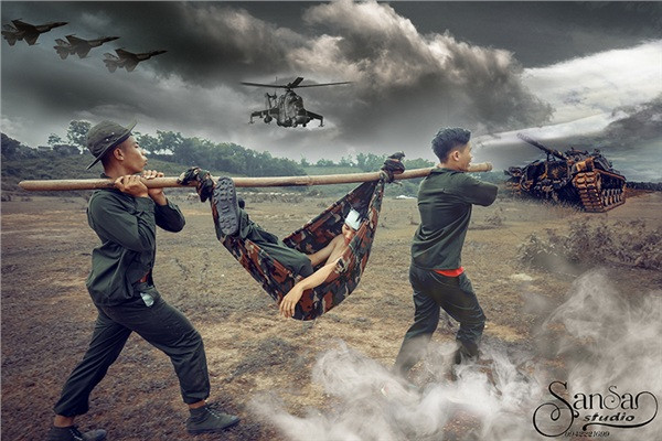 Kỉ niệm đáng nhớ nhất ngày hôm thực hiện bộ ảnh kỷ yếu đó là trận mưa vào lúc giữa ngày. Từ sáng đến chiều, thời tiết rất là ủng hộ lớp, nhưng đến tầm 3 giờ chiều thì bỗng có cơn mưa rất to, kéo dài đến 2 giờ đồng hồ.