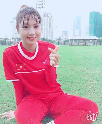 Việc nữ cầu thủ trẻ xinh đẹp có mặt trong đội hình tuyển U19 Việt Nam một lần nữa gây chú ý, nhận về cơn mưa lời khen từ mọi người.