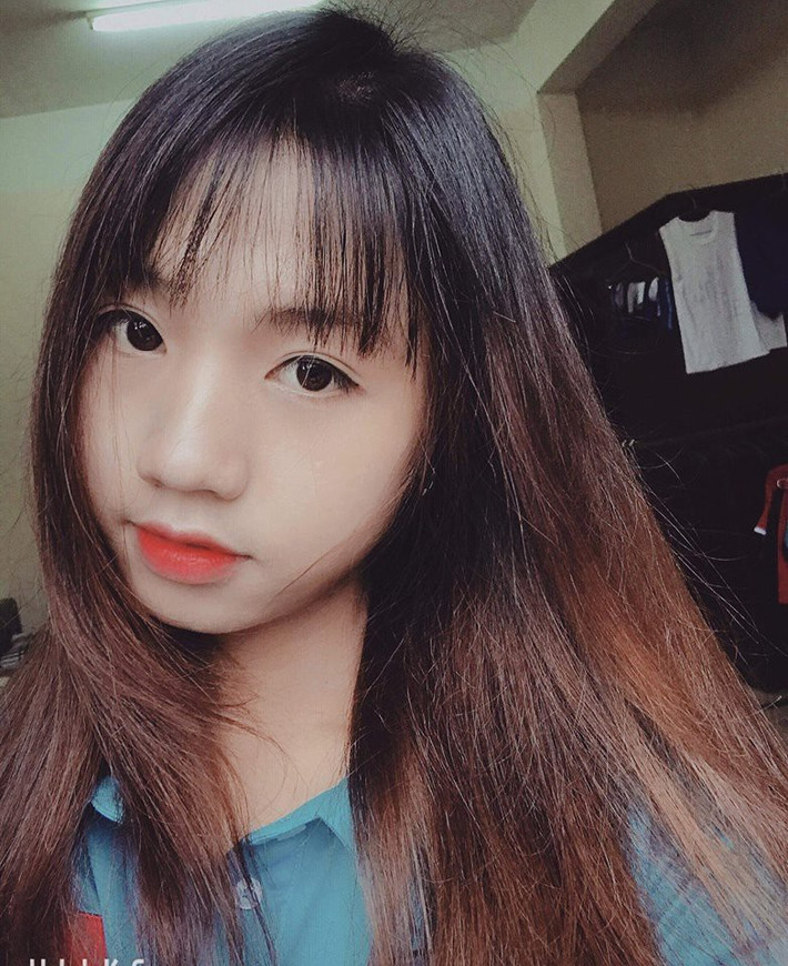 Mới đây trên trang cá nhân của mình, Trần Thị Duyên đã cho đăng tải những bức ảnh trong màu tóc rêu cực chất. Ngay lập tức, những bức ảnh này nhận được sự quan tâm từ fan hâm mộ.