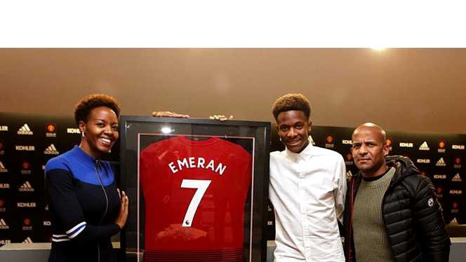 Chuyển nhượng bóng đá mới nhất từ Manchester Evening News, tài năng trẻ Noam Emeran thừa nhận việc chọn MU một phần cũng vì những lời khuyên của Wayne Rooney.
