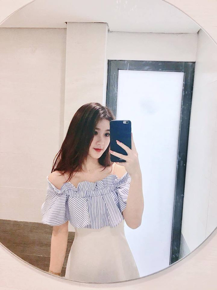Được biết, cô gái này có tên Phan Quỳnh Hương, hiện đang là sinh viên ngành Thiết kế Đồ họa, trường Đại học Mỹ thuật Việt Nam.