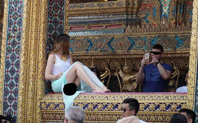 ...đặc biệt là các điểm du lịch tâm linh như chùa.