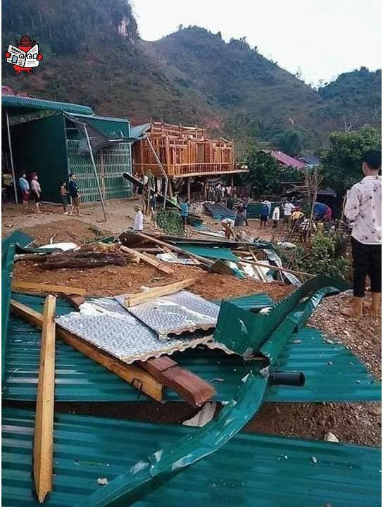 Những ngày qua, trên địa bàn Sơn La - Mộc Châu liên tiếp xảy ra các trận mưa đá lớn. Những trận mưa này gây thiệt hại nghiêm trọng đến nhà cửa, hoa màu của người dân.