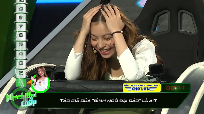Mới đây, bạn gái Quang Hải - Nhật Lê đã tham gia chương trình gameshow "Nhanh như chớp" và để lại nhiều vấn đề từ cách ăn mặc cho tới việc bị chê là "kiến thức lùn".