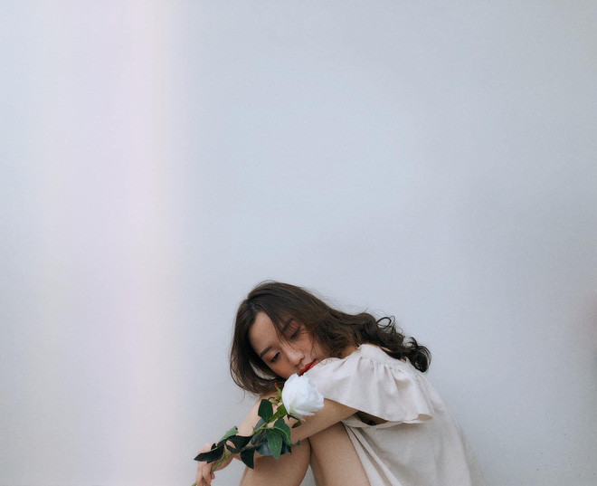 Những bức ảnh hậu trường "khó đỡ", trái ngược hoàn toàn với album hình xinh lung của Linh là minh chứng sinh động cho câu nói: "Nghệ thuật là ánh trăng lừa dối".