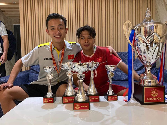 Nhờ màn thể hiện xuất sắc trong màu áo đội tuyển U19 Việt Nam, cầu thủ Phạm Xuân Tạo lập cú poker danh hiệu cá nhân khi là Cầu thủ hay nhất trận chung kết, Vua phá lưới, Cầu thủ Việt Nam hay nhất giải đấu và Cầu thủ hay nhất giải đấu.