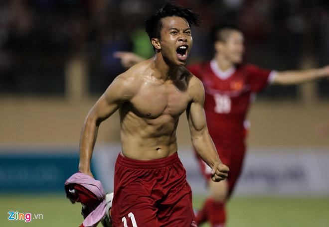 Tối 30/3, U19 Việt Nam đối đầu U19 Thái Lan trong trận chung kết giải U19 quốc tế và kết quả cuối cùng, thầy trò HLV Guillaume Graechen đã lên ngôi xứng đáng bằng bàn thắng duy nhất của Xuân Tạo. (Ảnh: Zing.vn)