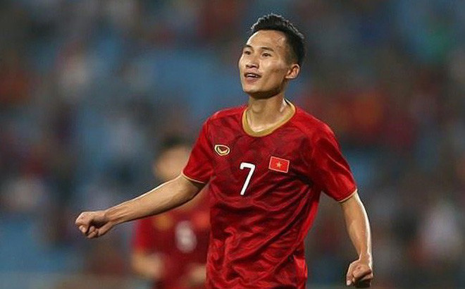 Nếu như Thái Quý đá cơ bắp thì bộ não của hàng tiền vệ U23 Việt Nam lại có sự thông minh của Việt Hưng. Chính pha ghi bàn của anh ở những giây cuối cùng vào lưới Indonesia đã là minh chứng cho sự nhanh nhạy trong khâu chọn vị trí.