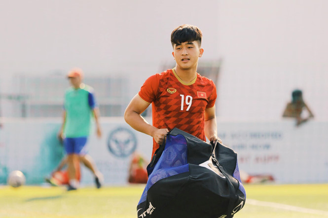 Ở vị trí cao nhất trên hàng tiền đạo, U23 Việt Nam có thể có sự thay đổi. Đức Chinh đã có màu sắc hơn nhưng dường như chưa thể hiện được nhiều và nhiều khả năng người thay thế Danh Trung sẽ được điền tên.