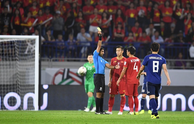 Đội tuyển Việt Nam chỉ chịu thua Nhật Bản bằng tình huống công nghệ VAR có phần sai lầm khi xác định Tiến Dũng phạm lỗi với Doan trong vòng cấm.
