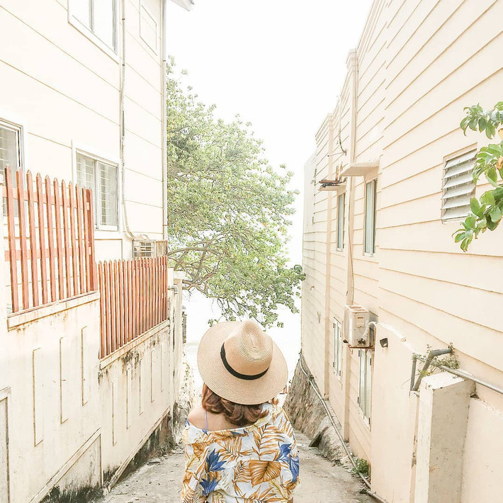 Với những ai yêu thích phong cách chụp ảnh thơ mộng, nhẹ nhàng kiểu style Hàn Quốc hay Nhật Bản thì con hẻm này chính là góc "sống ảo" phù hợp hơn cả.