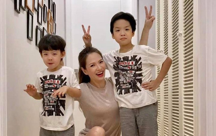 Là người kín tiếng trong chuyện đời tư, MC Đan Lê rất ít khi chia sẻ chuyện gia đình lên trang cá nhân. Cách đây không lâu, khi vợ chồng cô có ý định sửa nhà, đây cũng là lúc tổ ấm của người đẹp VTV được hé lộ.