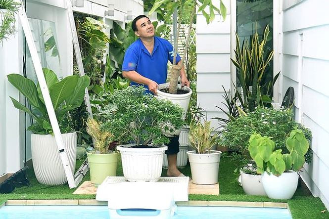 MC Quyền Linh từng chia sẻ, vợ anh là người chọn thiết kế, theo sát quá trình xây dựng. Cô là người rất kỹ tính và luôn chăm chút từng góc nhỏ cho căn biệt thự.