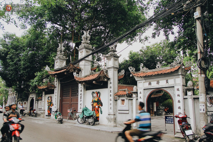 Chùa Hà có tên chữ là Thánh Đức tự, cùng với Đình Bối Hà, lập thành cụm di tích Đình – Chùa Hà, trước thuộc thôn Bối Hà, xã Dịch Vọng, Huyện Từ Liêm, nay thuộc phố Chùa Hà (Dịch Vọng, Cầu Giấy, Hà Nội).