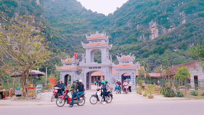 Chùa được xây dựng dưới thời Vua Đinh Tiên Hoàng. Dân gian thường gọi chùa này là chùa Thủ. Nơi đây Lý Thái Tổ và công chúa Lê Thị Phất Ngân con vua Lê Đại Hành đã thề hẹn yêu đương ở đó mà sinh ra Lý Thái Tông.