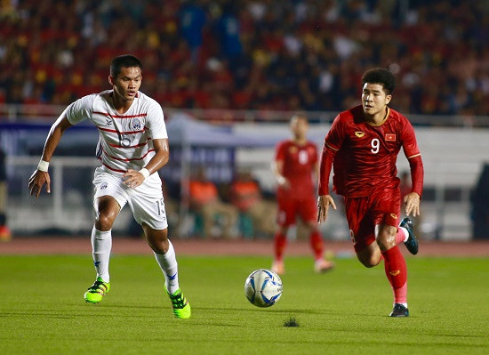 Sau khi có bàn thắng nâng tỷ số lên 2-0, Đức Chinh thi đấu khá năng nổ khi liên tục gia tăng sức ép về phía khung thành U22 Campuchia.