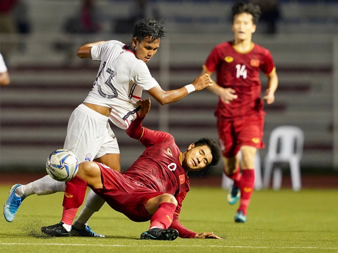 Với cú hat-trick trong trận bán kết, Đức Chinh đã có cho mình 8 bàn thắng và san bằng thành tích với chân sút Osvaldo của Indonesia.
