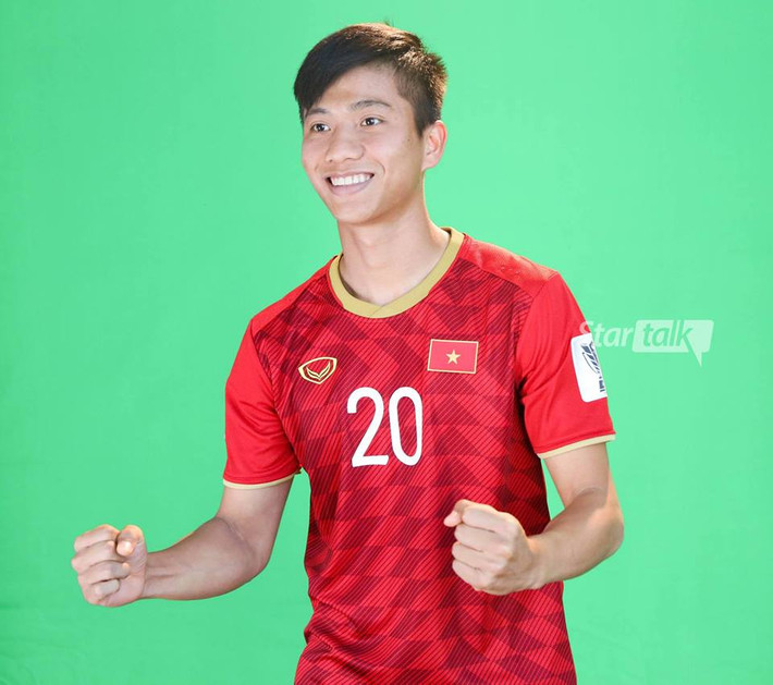 Theo thông lệ, cứ khi một năm mới bắt đầu, các cầu thủ đội tuyển Việt Nam sẽ là những người góp mặt trong bộ ảnh ra mắt chiếc áo thi đấu chính thức.