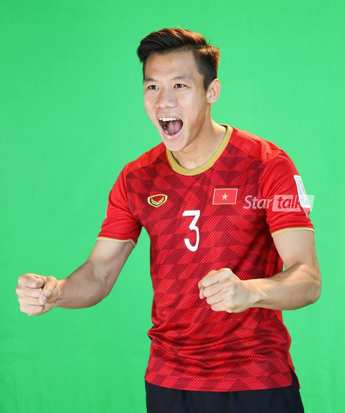 Theo nhà sẵn xuất áo đấu mới của đội tuyển Việt Nam sẽ có 2 màu đó là đỏ và trắng. Màu đỏ được sử dụng trên sân nhà, còn màu trắng để làm áo đi sân khách.