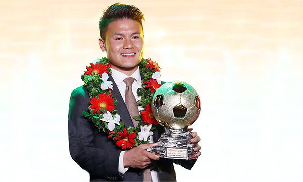 Năm 2018 là năm thành công rực rỡ của Quang Hải. Từ một cầu thủ trẻ tiềm năng, anh chàng trở thành người hùng hay được ví là "mesi Việt Nam". Cú sút đẹp mắt, những màn tranh đua quyết liệt trên sân đã giúp tiền vệ đội tuyển Việt Nam xuất sắc nhận giải thưởng Quả bóng vàng 2018.