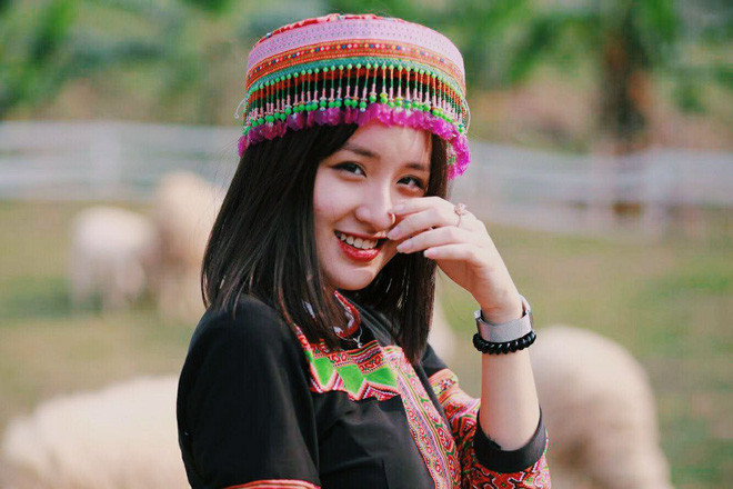 Hoàng Linh chia sẻ: "Trở thành một BTV thể thao là niềm mơ ước của em ngay từ khi còn rất nhỏ. Em rất thích xem bóng đá, tuy nhiên chỉ xem giải trong nước chứ không xem nước ngoài bao giờ. Ngoài ra, em còn theo dõi cả các MC thể thao và cảm thấy ngưỡng mộ họ. Đam mê bóng đá và lựa chọn nghề BTV thể thao, em thấy hợp lý mà."