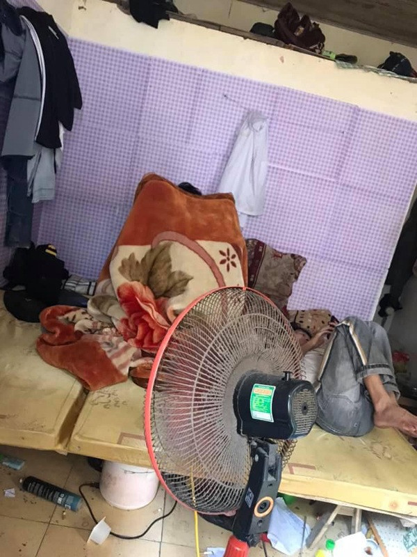 Mới đây nhất, những hình ảnh ghi lại cảnh tượng phòng trọ bẩn thỉu của một nam sinh được chia sẻ lên mạng xã hội khiến bất kỳ ai khi xem cũng cảm thấy kinh khủng.