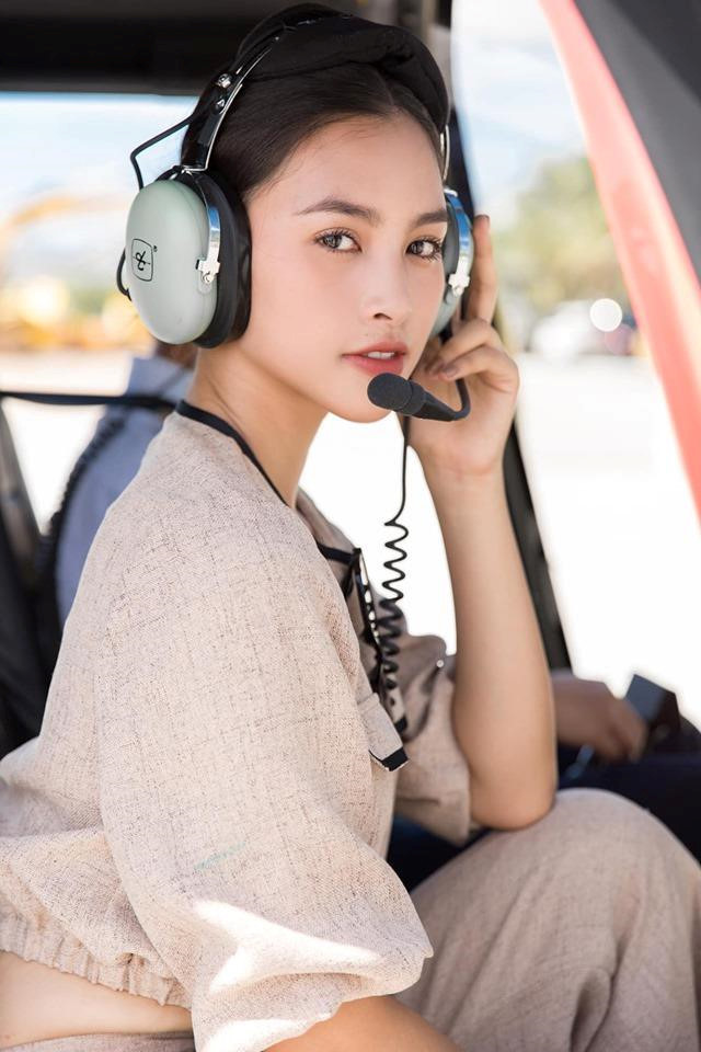 Tiểu Vy là người đẹp thứ 4 trong lịch sử cuộc thi Hoa hậu Việt Nam được đội vương miện danh giá ở tuổi 18. Trước đó, cô gái 2K là gương mặt hoàn toàn mới với khán giả, chưa từng tham gia các cuộc thi sắc đẹp dành cho tuổi teen.